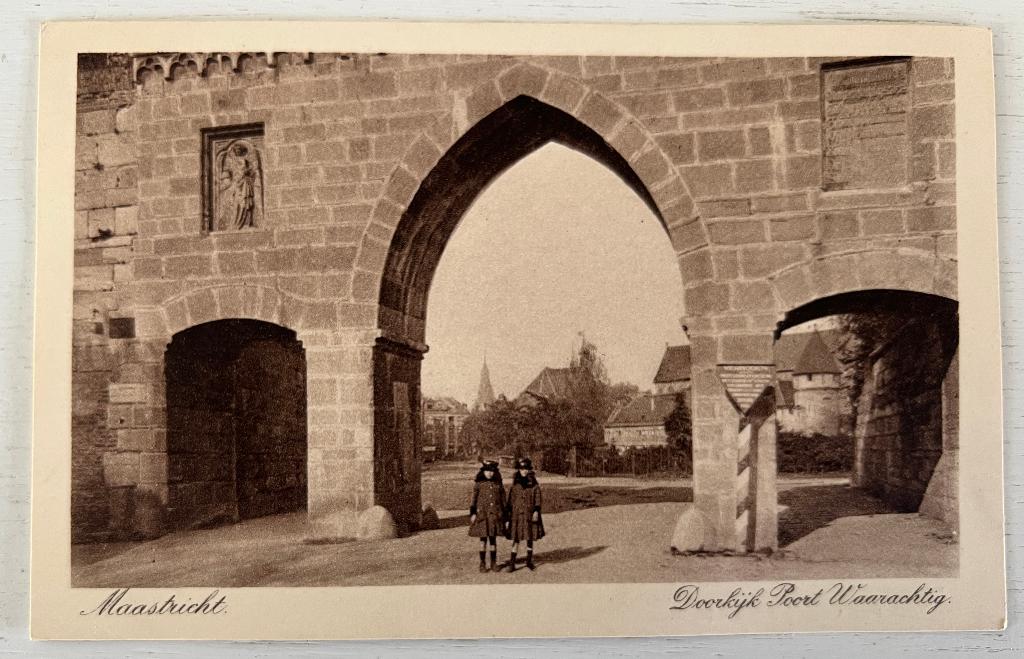 Oude Ansichtkaart - Maastricht - Doorkijk Poort Waarachtig, Verzamelen, Ansichtkaarten | Nederland, Ophalen of Verzenden, Voor 1920