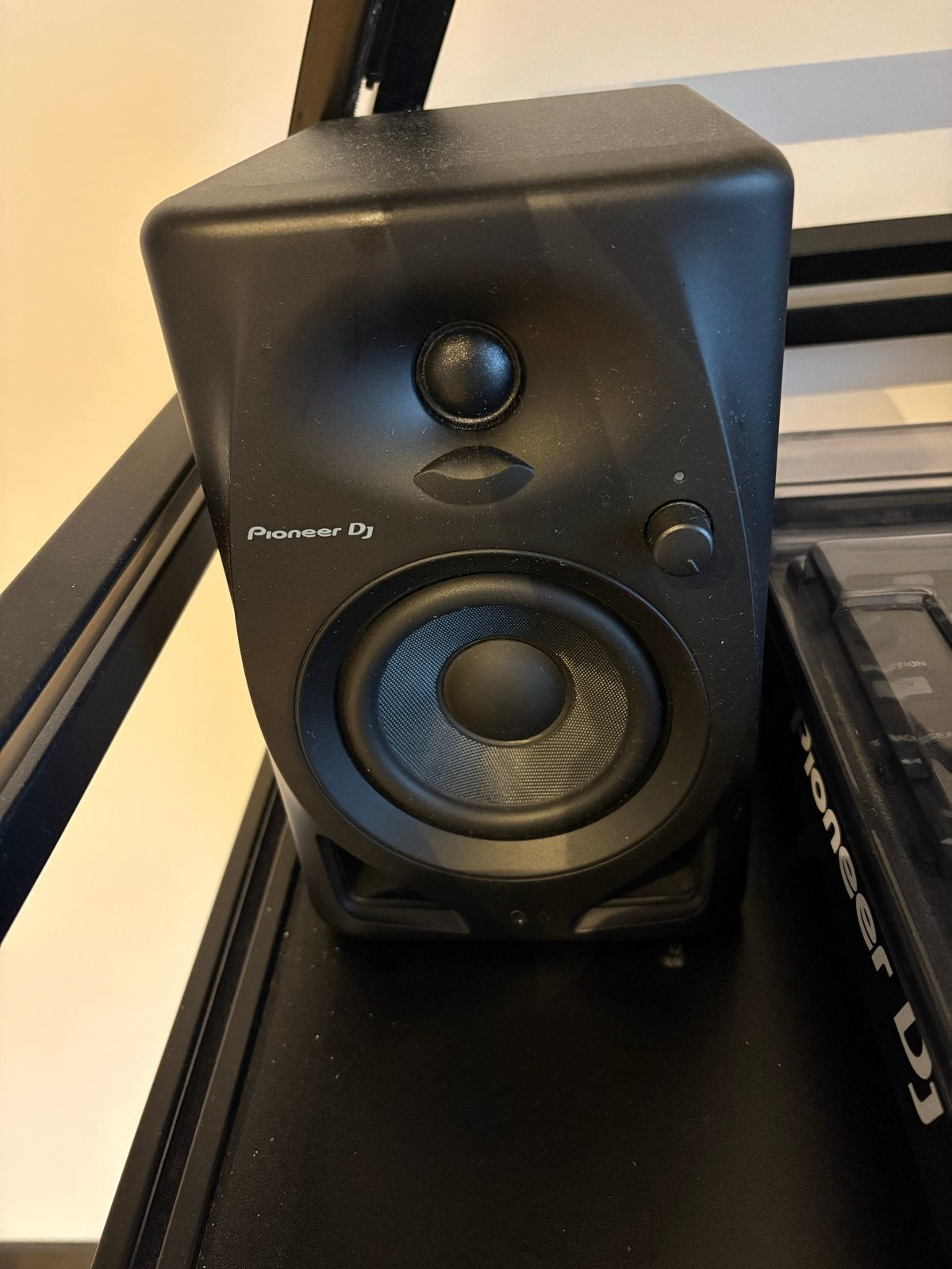 Pioneer DJ DM-40D 4 inch desktop speakers (Nieuwstaat), Ophalen of Verzenden, Zo goed als nieuw, Audiokanaal 2