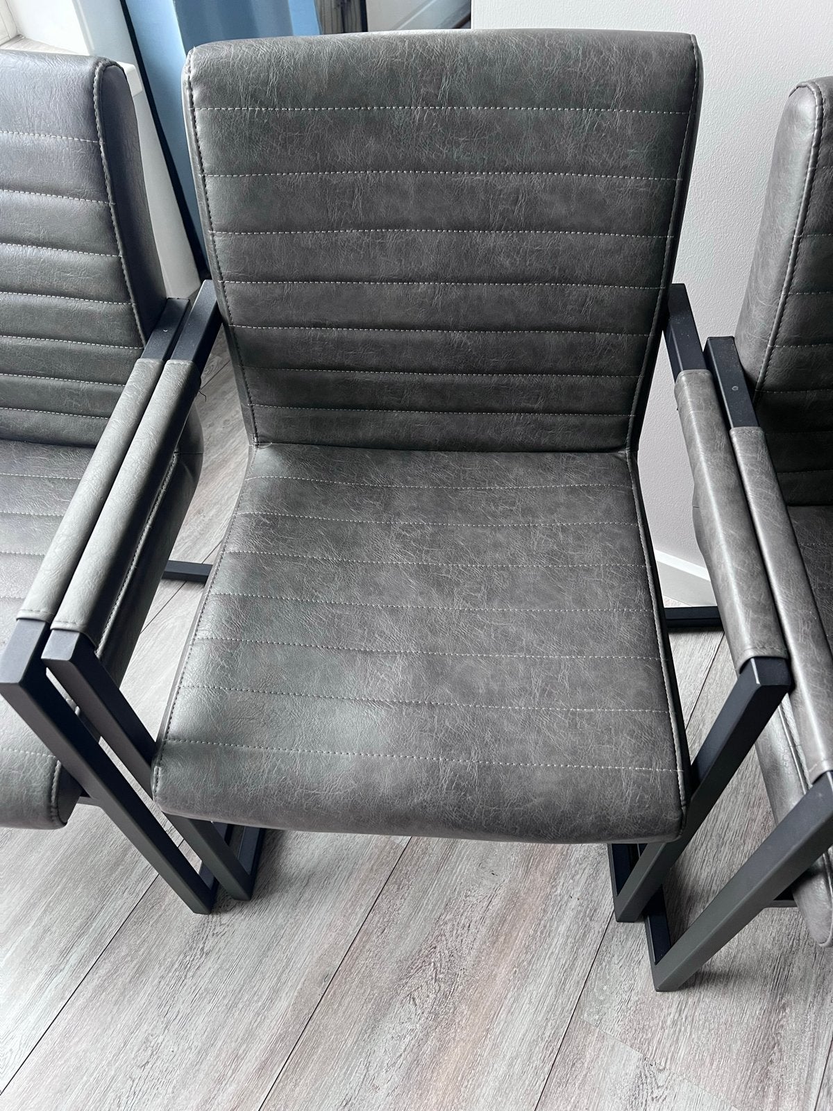 Set van 4 grijze eetkamerstoelen met armleuningen, Ophalen, Zo goed als nieuw, Vier, Metaal