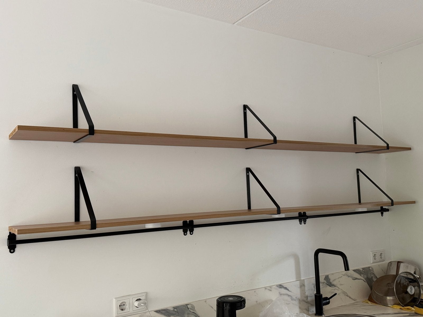 Wandplanken met mandjes en rek, Ophalen, Zo goed als nieuw