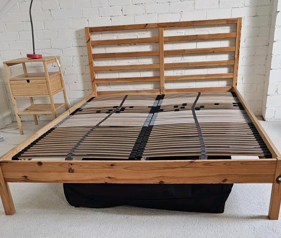 Houten tweepersoonsbed 140x200 cm met lattenbodem, Huis en Inrichting, Slaapkamer | Bedden, Ophalen, Bruin, Tweepersoons, 140 cm