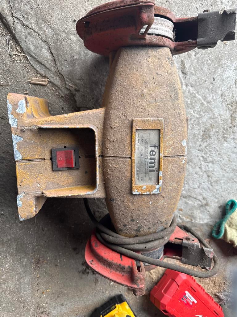 Femi Werkbankslijpmachine 250W - Gebruikt, Ophalen of Verzenden, Gebruikt, Minder dan 700 watt, Werkbankslijpmachine