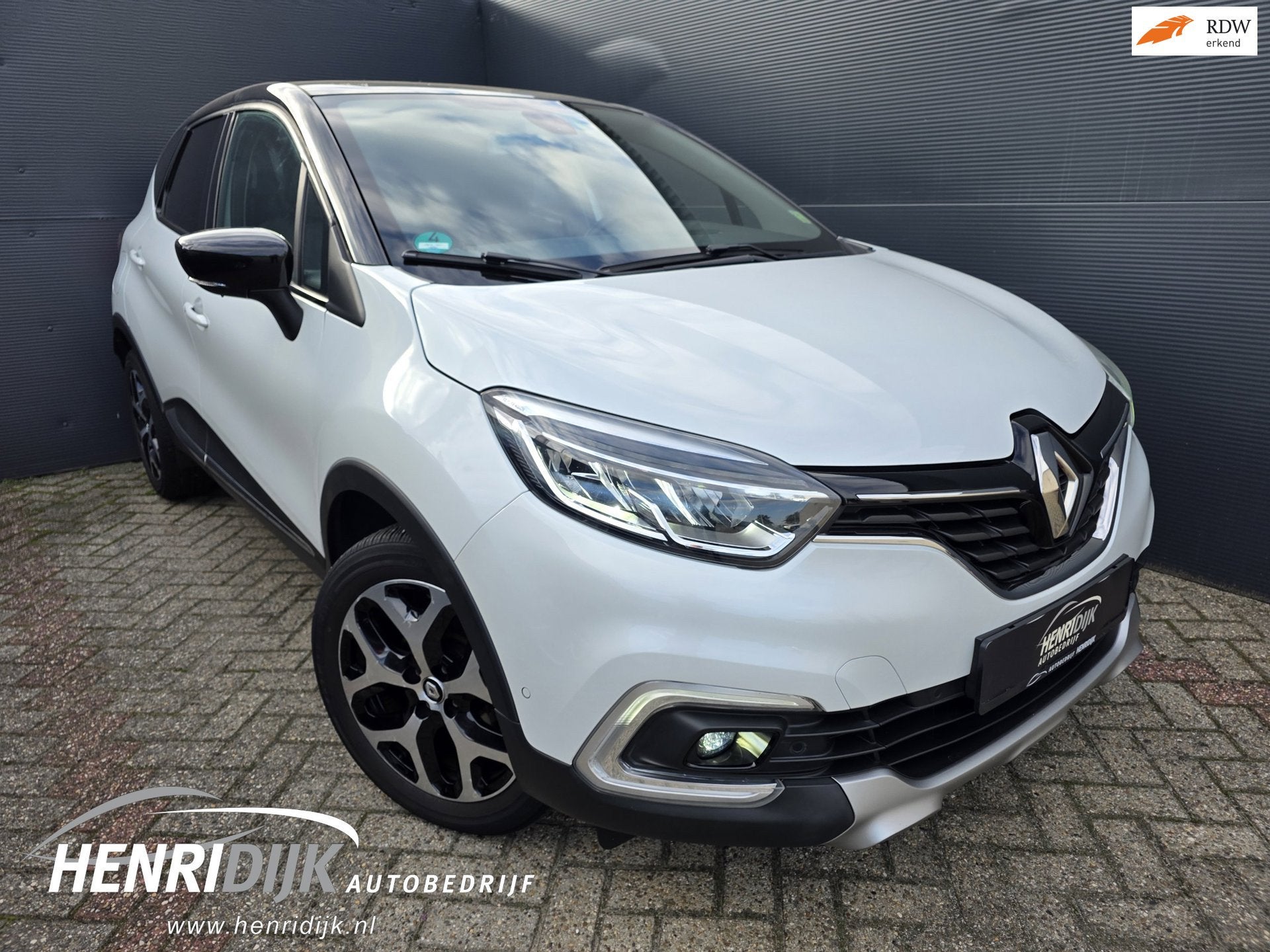 Renault Captur 1.2 TCe Crossborder Pano / ParkAssist / Cruis, Auto's, Dealer onderhouden, Stof, Gebruikt, 118 pk