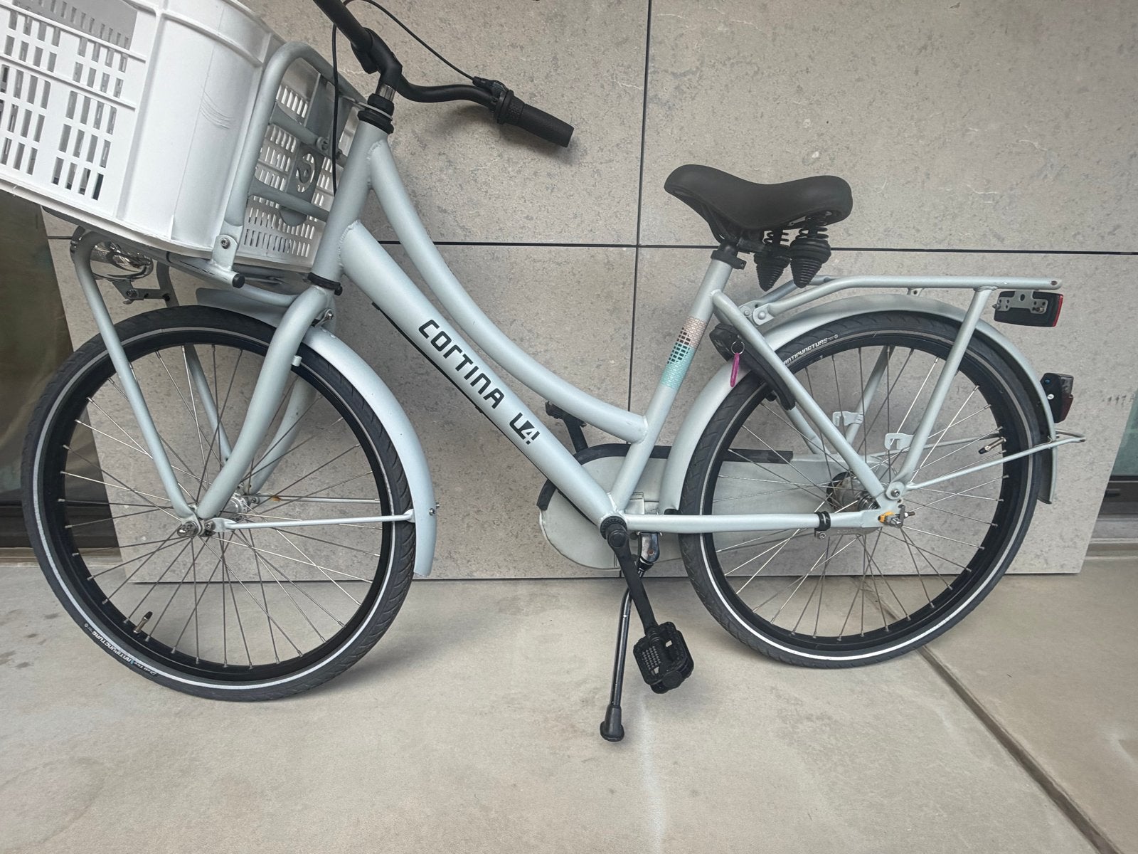 24 inch  U4  - Lichtgrijs - Zo goed als nieuw, Fietsen en Brommers, Fietsen | Meisjes, Ophalen, Zo goed als nieuw, Versnellingen