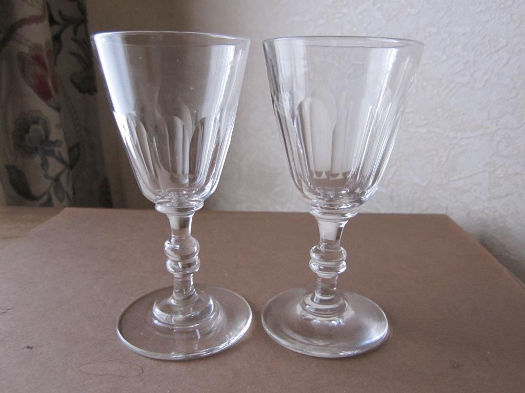 Twee antieke likeurglazen - Baccarat kristal, Verzenden