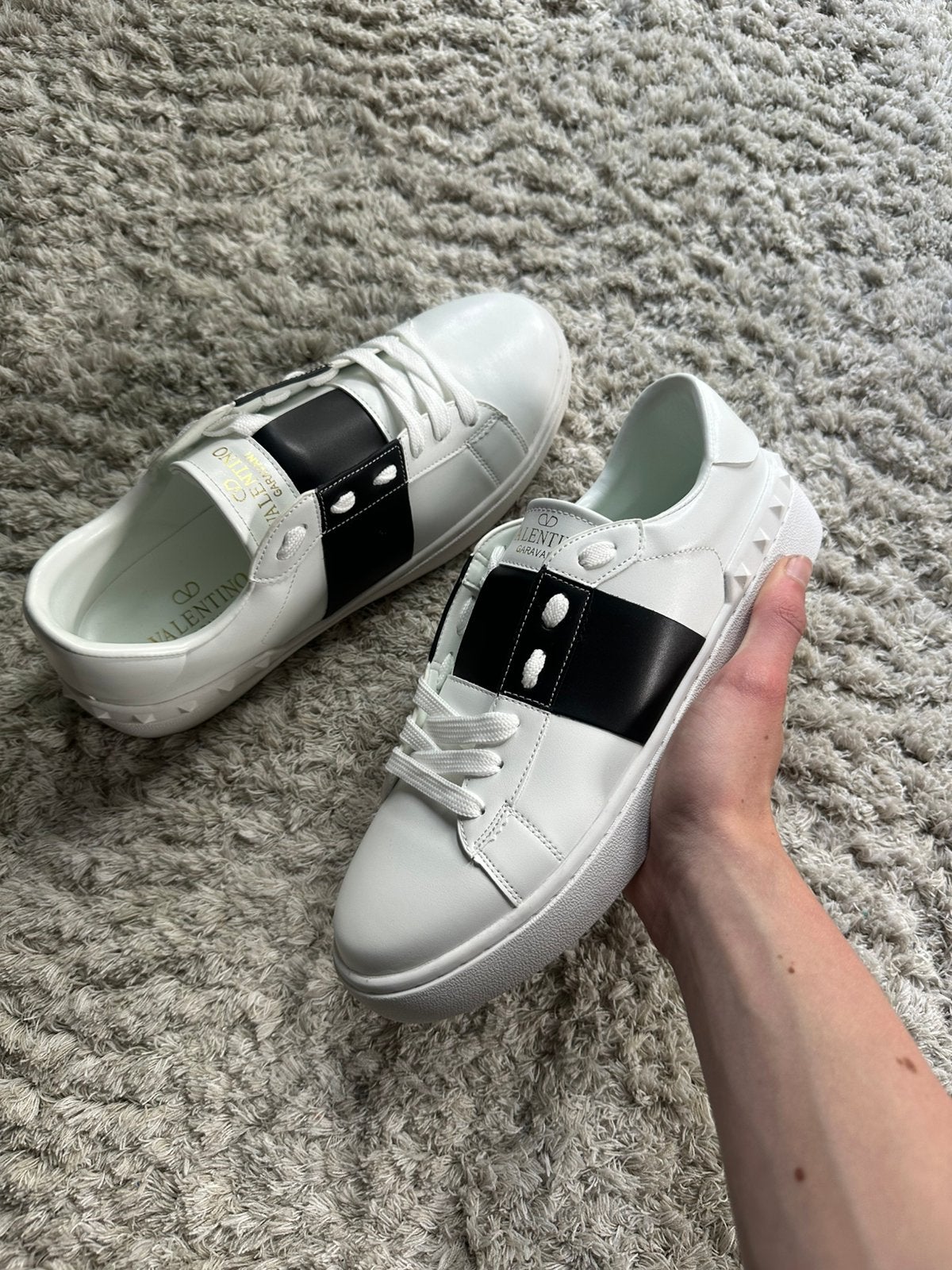 Valentino Garvani Studs Sneakers / zwart-wit Gloednieuw / 42, Hobby en Vrije tijd, Ophalen of Verzenden, Zo goed als nieuw, Meerdere kaarten