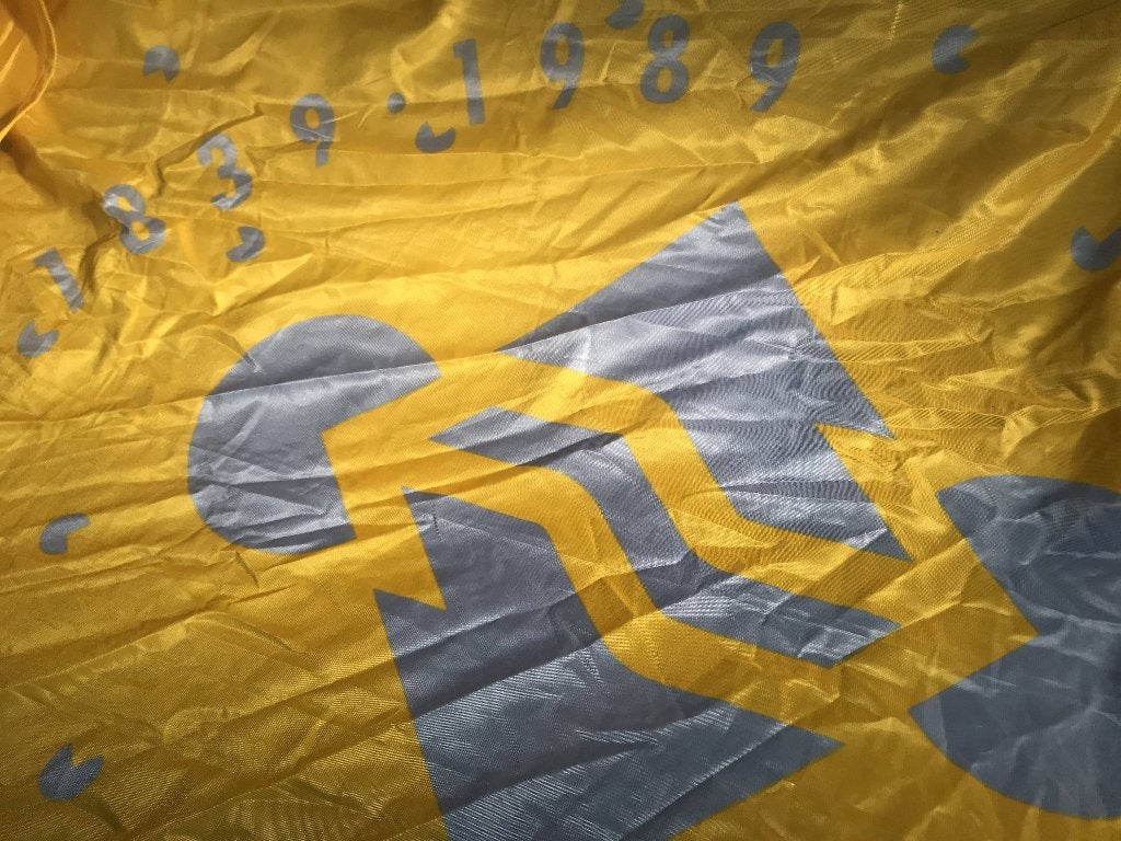 Uniek:Nederlandse Spoorwegen 150 jaar vlag, Ophalen of Verzenden, Zo goed als nieuw