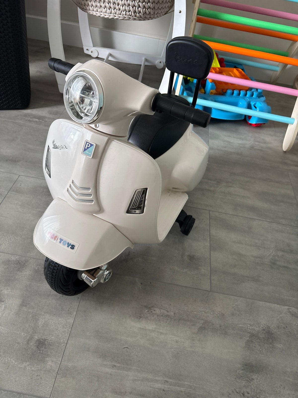 Elektrische Vespa kinderscooter -, Ophalen, Zo goed als nieuw, Overige typen