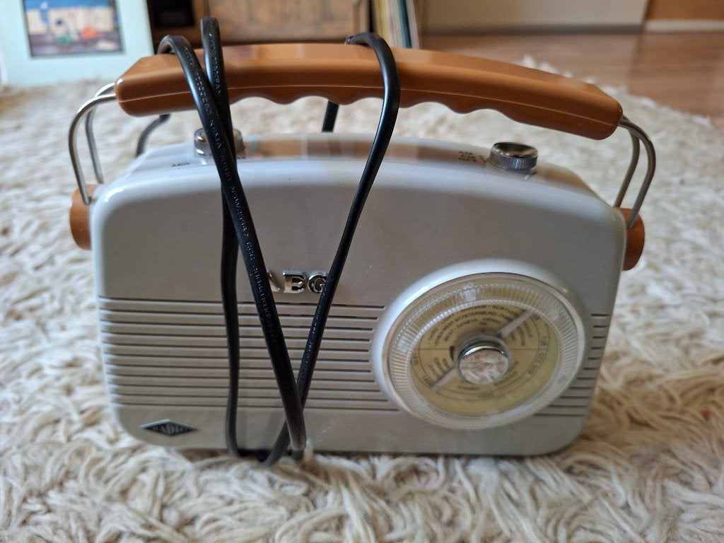 Zgan. AEG radio NR 4155. Bijna niet gebruikt, Ophalen of Verzenden, Zo goed als nieuw, Radio