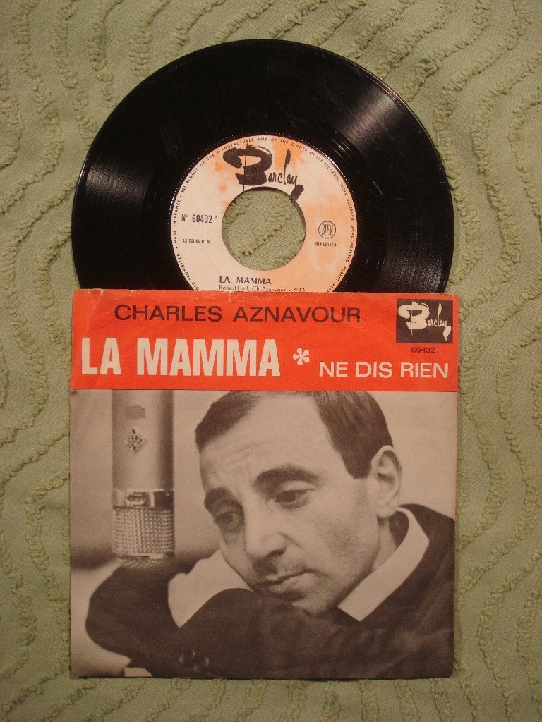 Charles Aznavour 7" Vinyl Single: ‘La mamma’ (Frankrijk), Ophalen of Verzenden, Gebruikt, Pop