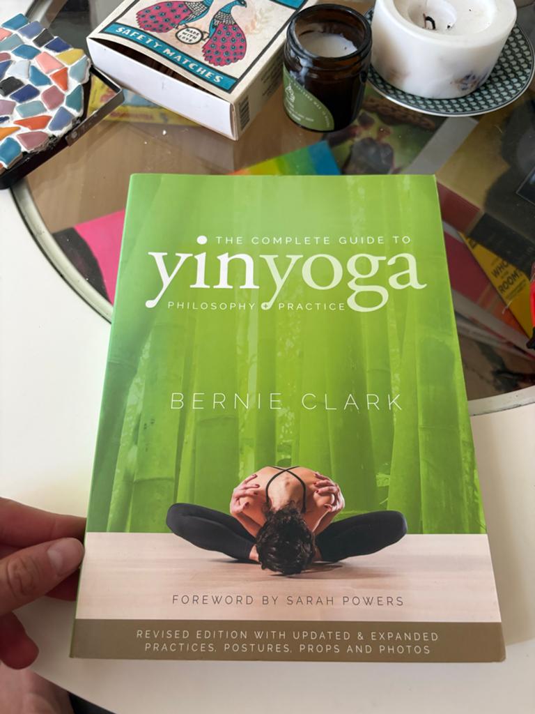 The Complete Guide to Yin Yoga - Bernie Clark, Ophalen of Verzenden, Zo goed als nieuw, Amerika