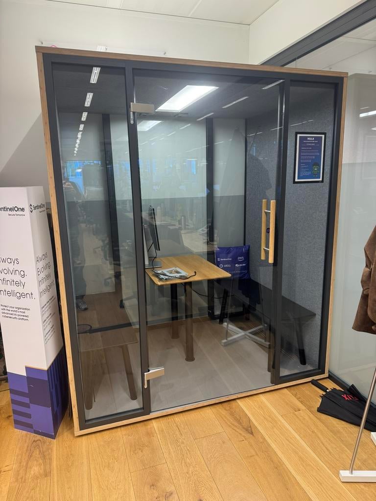 Quattro meeting booth mute labs, Zakelijke goederen, Kantoor en Winkelinrichting | Kantoormeubilair en Inrichting, Aankleding binnen