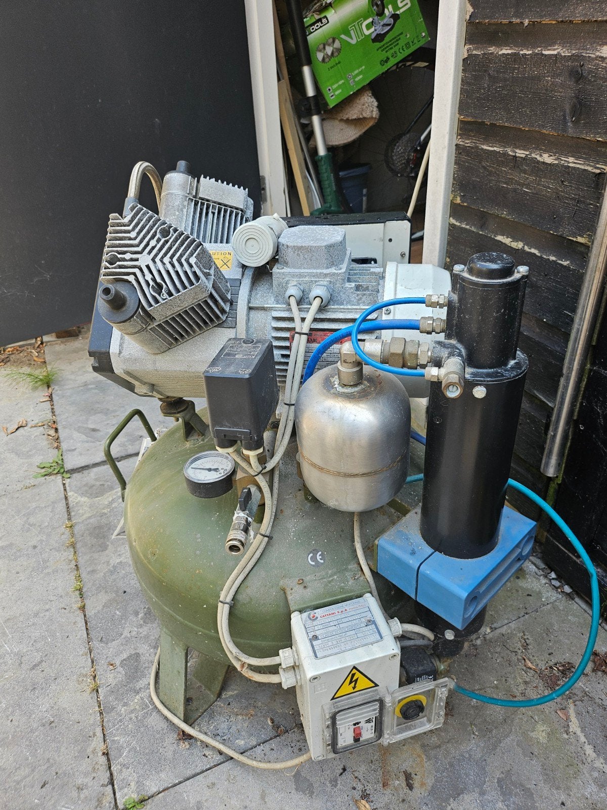 Cattani 2-cilinder tandheelkundige compressor, Doe-het-zelf en Verbouw, 100 liter of meer, Ophalen, Gebruikt