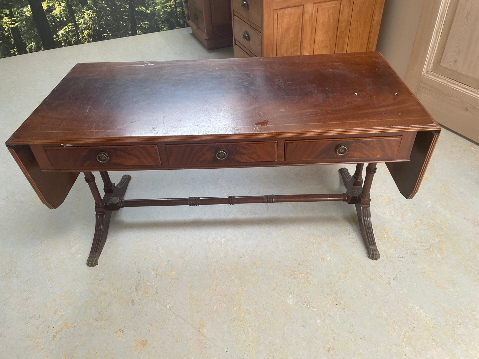 Kleuter knutsel tafel / bureau met 3 laden en hangoor blad, Antiek en Kunst, Ophalen