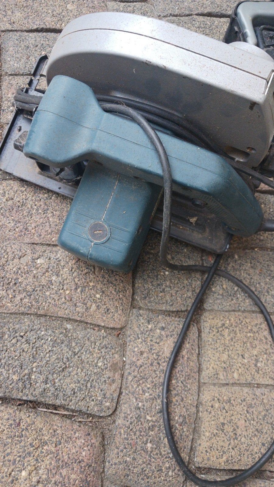 Black en dekker circel zaag, Ophalen, Gebruikt, 600 tot 1200 watt, Cirkelzaag