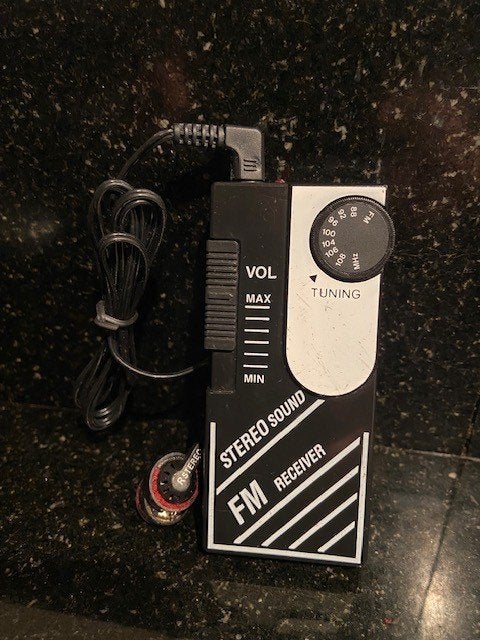 FM pocket radio stereo sound met oortjes, Audio, Tv en Foto, Ophalen of Verzenden, Zo goed als nieuw, Transistorradio