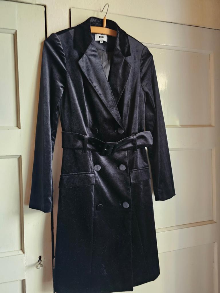 WE Zwarte fluwelen lange blazer XS, Kleding | Dames, WE, Zwart, Ophalen of Verzenden, Zo goed als nieuw