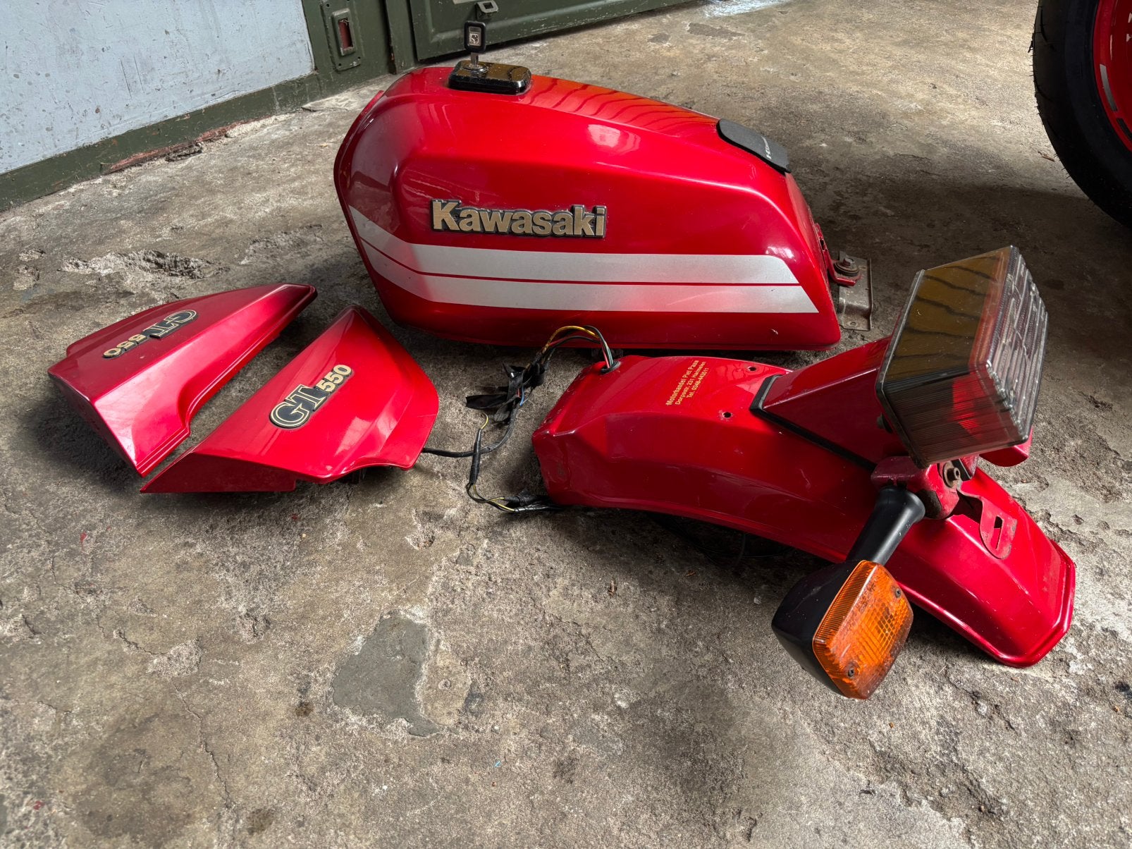 KAWASAKI GT 550 GT550 tank spatbord en zijkapjes, Motoren, Ophalen of Verzenden, Gebruikt