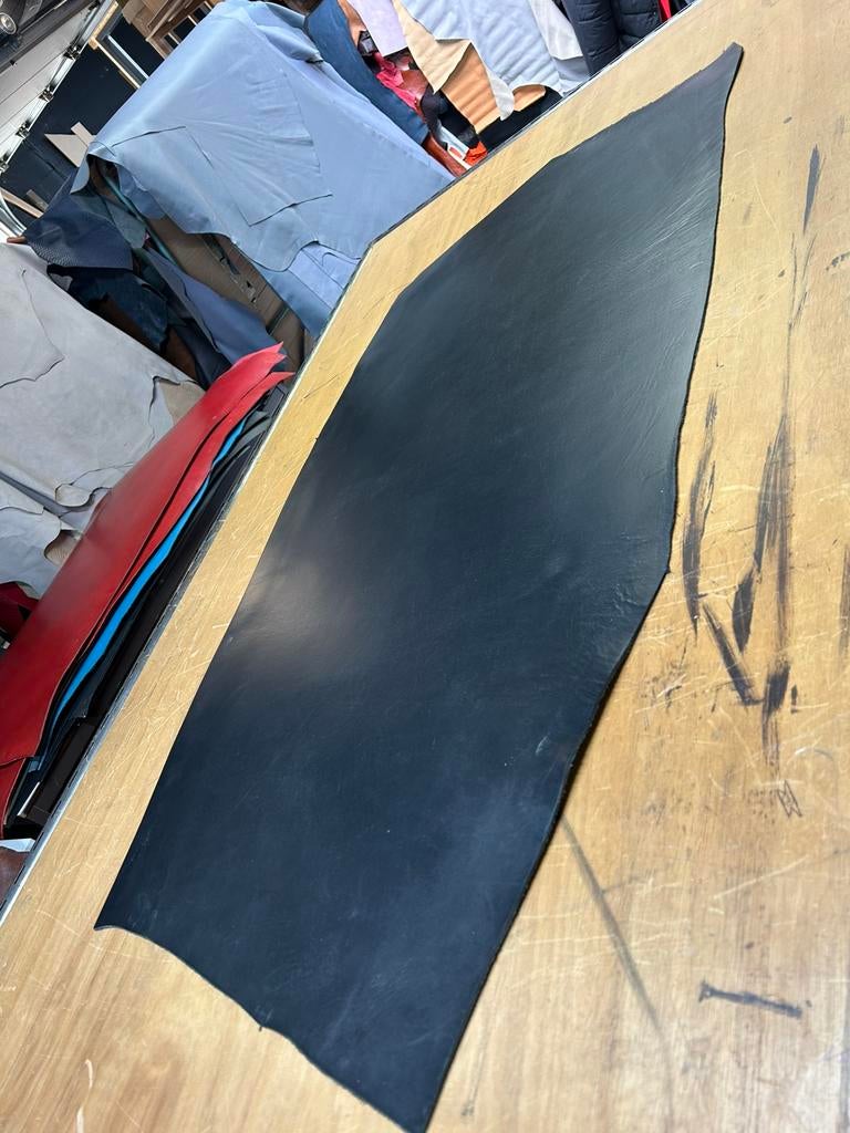 Zwarte nerf tuigleer 21, Hobby en Vrije tijd, Stoffen en Lappen, Zwart, Leer of Kunstleer, Ophalen of Verzenden, Zo goed als nieuw