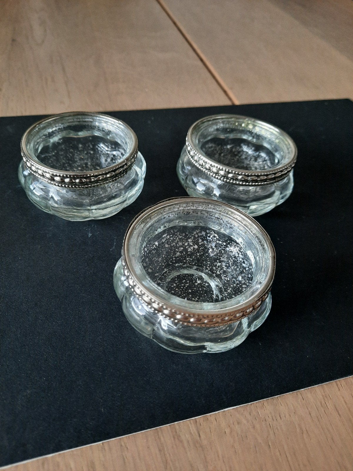 Waxinelichthouders, Ophalen