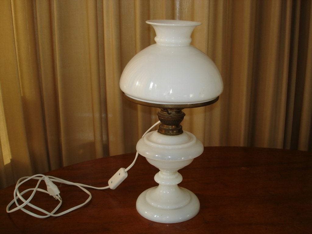 Antieke olielamp electrisch licht wit melkglas prima staat, Ophalen