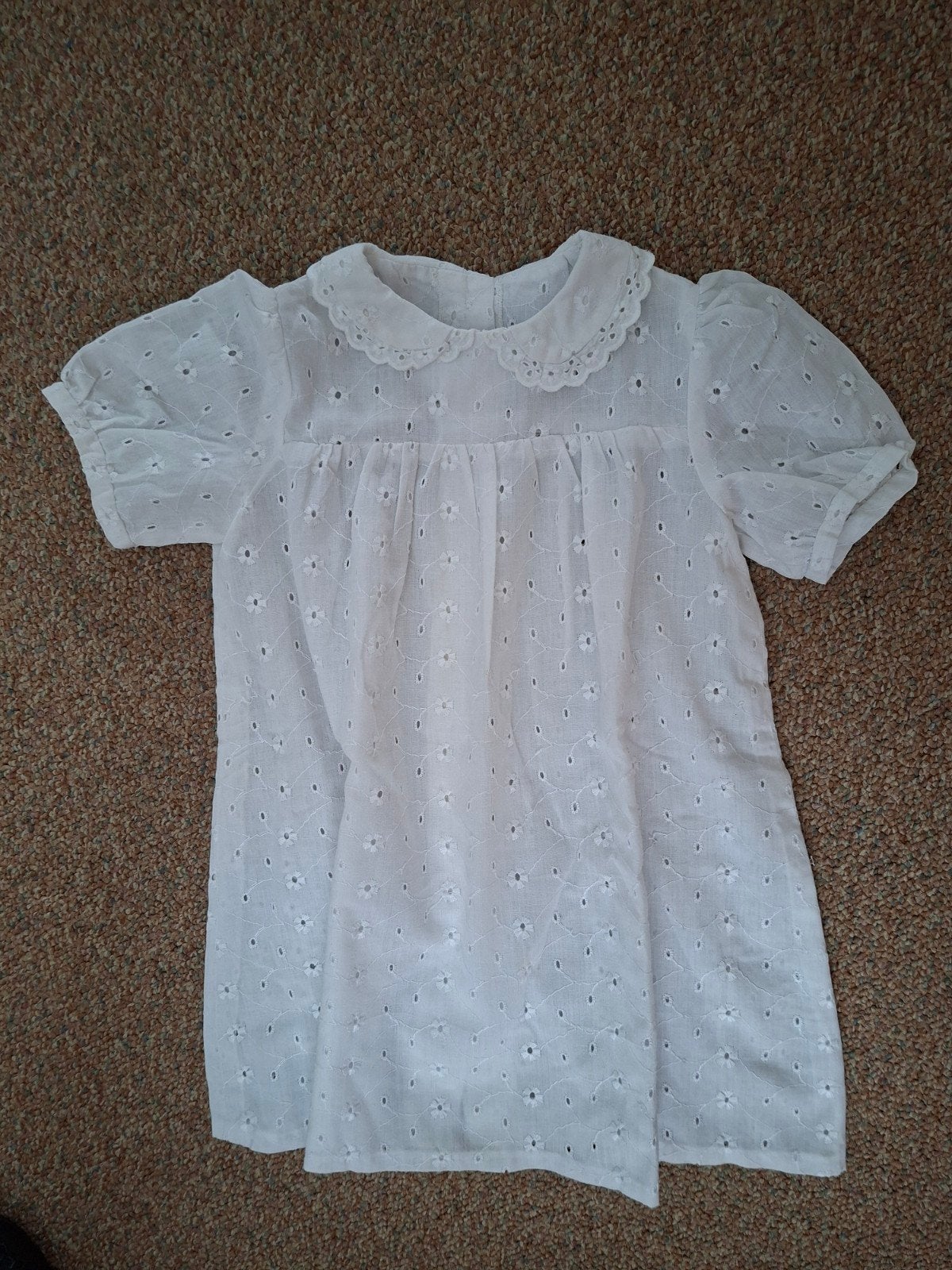 Wit doopjurkje, bruidsjurkje 98-104 broderie+ knoopsl op rug, Kinderen en Baby's, Ophalen of Verzenden, Zo goed als nieuw