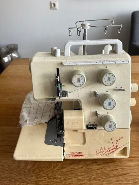overlock naaimachine 4 draads, Hobby en Vrije tijd, Ophalen of Verzenden, Gebruikt, Lockmachine, Overige merken