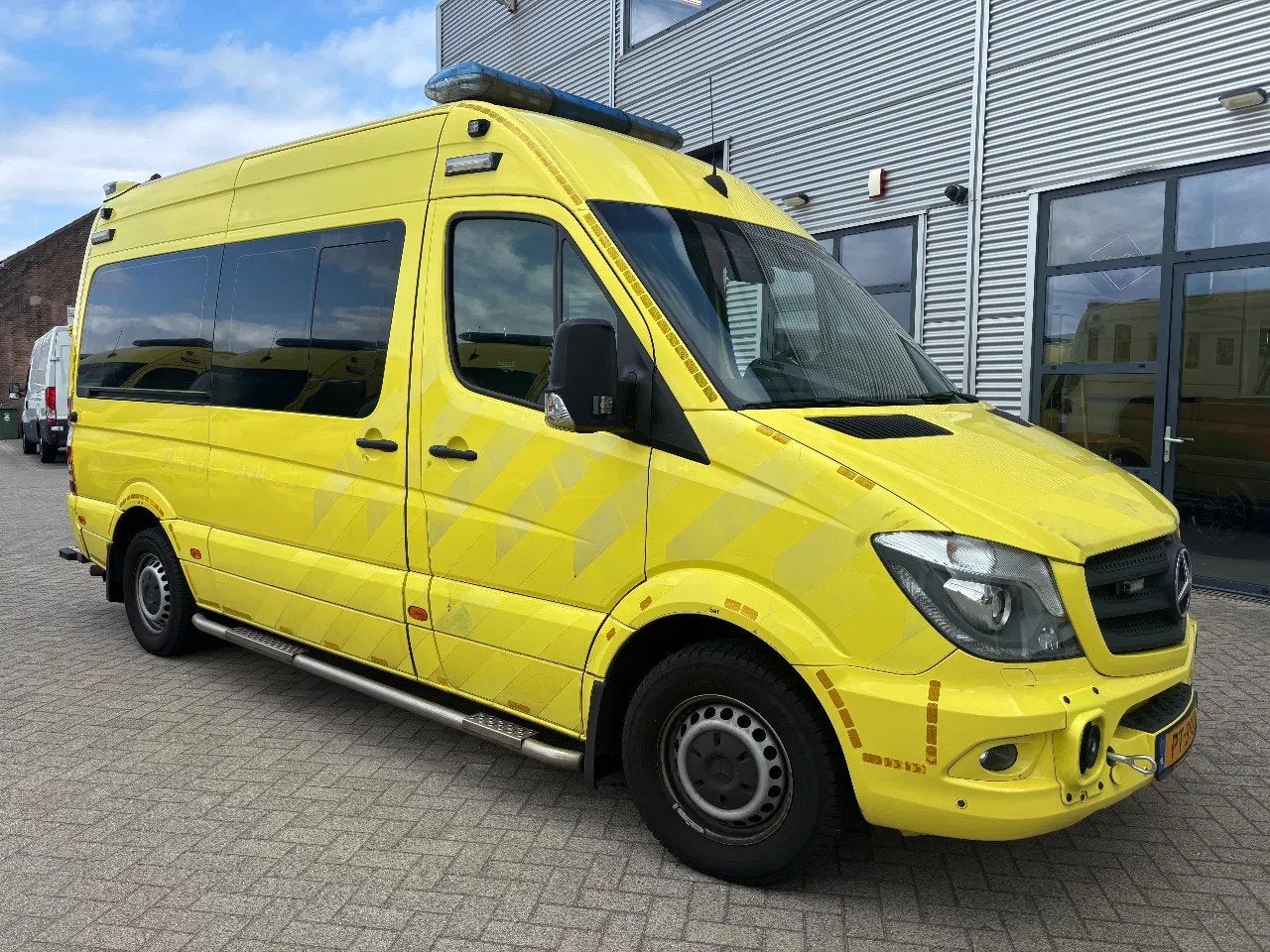 Mercedes-Benz Sprinter 319CDI L2H2 AMBULANCE AUTOMAAT V6 MOT, Automaat, Gebruikt, Euro 6, 190 pk