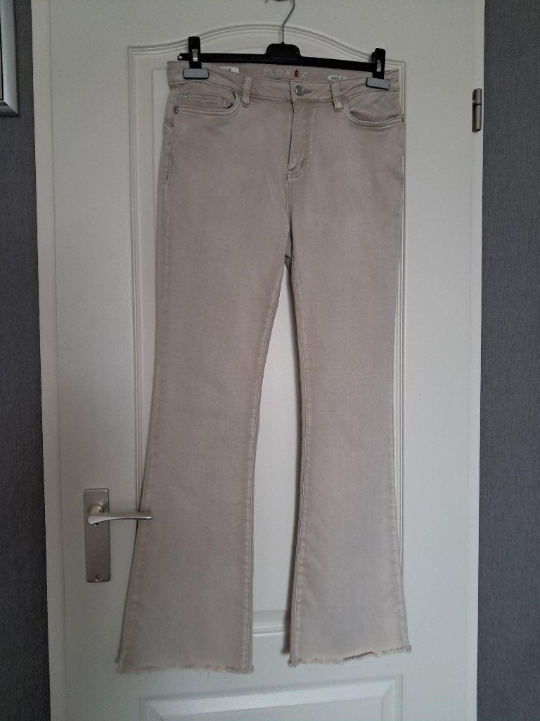 Broek Florez  maat : 31 kleur : Beige ( Flair ), Overige kleuren, Ophalen of Verzenden, Zo goed als nieuw, W30 - W32 (confectie 38/40)