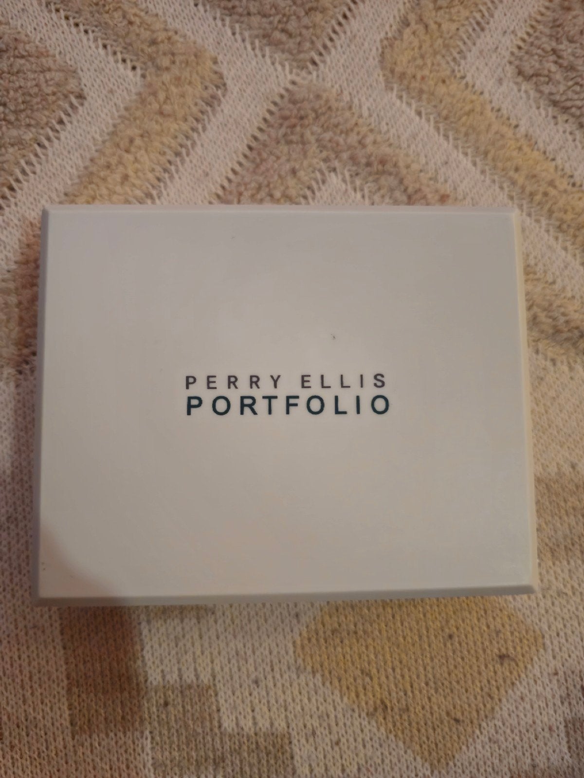 Foto 3 van ​Brand New Perry Ellis Portfolio Men's Leather Wallet
