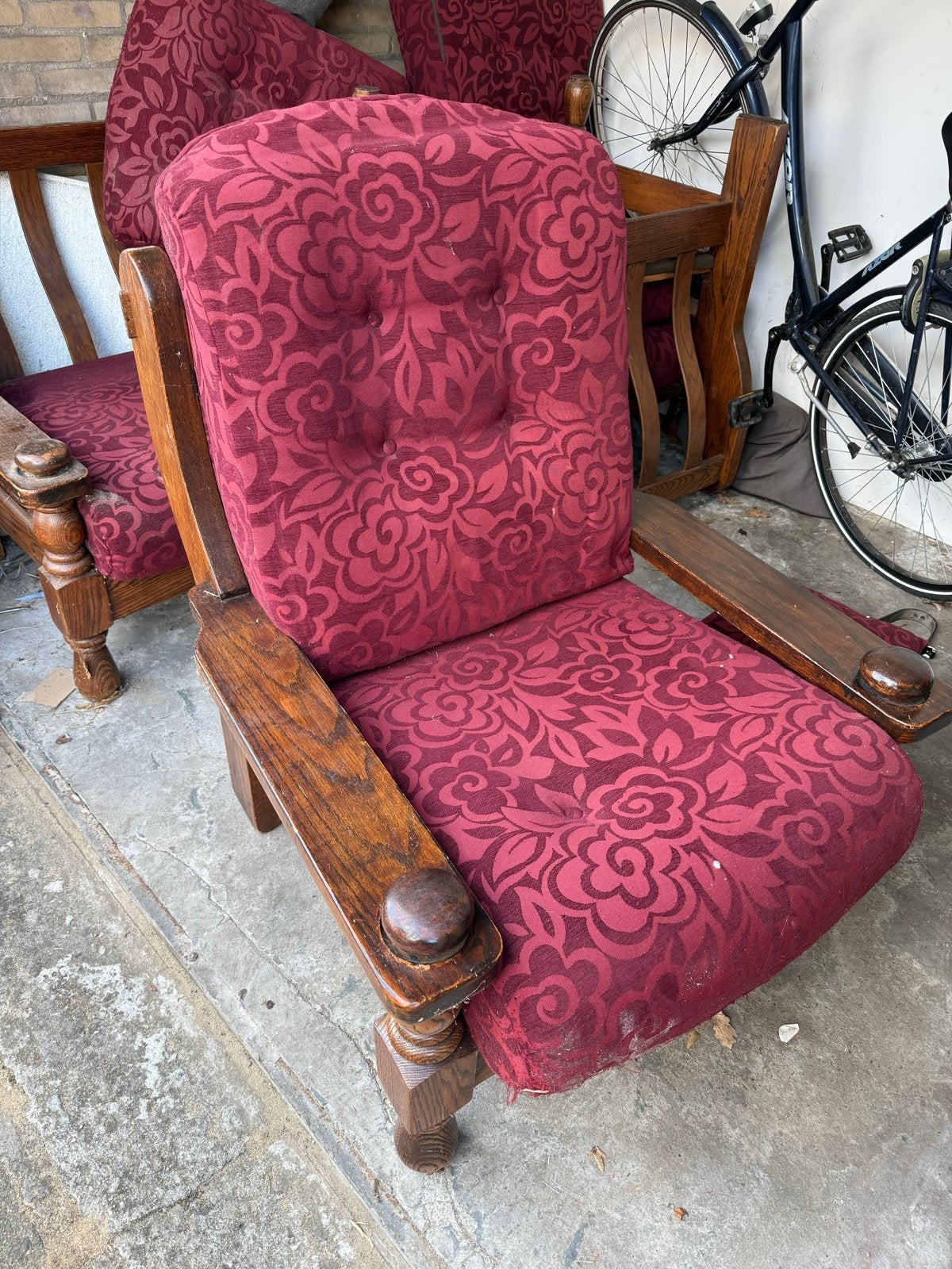 Vintage houten fauteuil met rode kussens, Ophalen