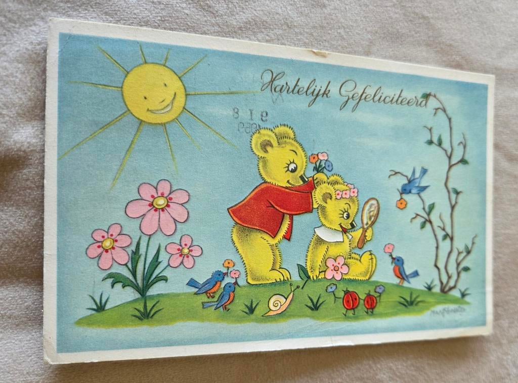 Beertje doet bloemen in haar van ander beertje, Verzamelen, Verzenden, 1940 tot 1960, Gelopen, Kinderen