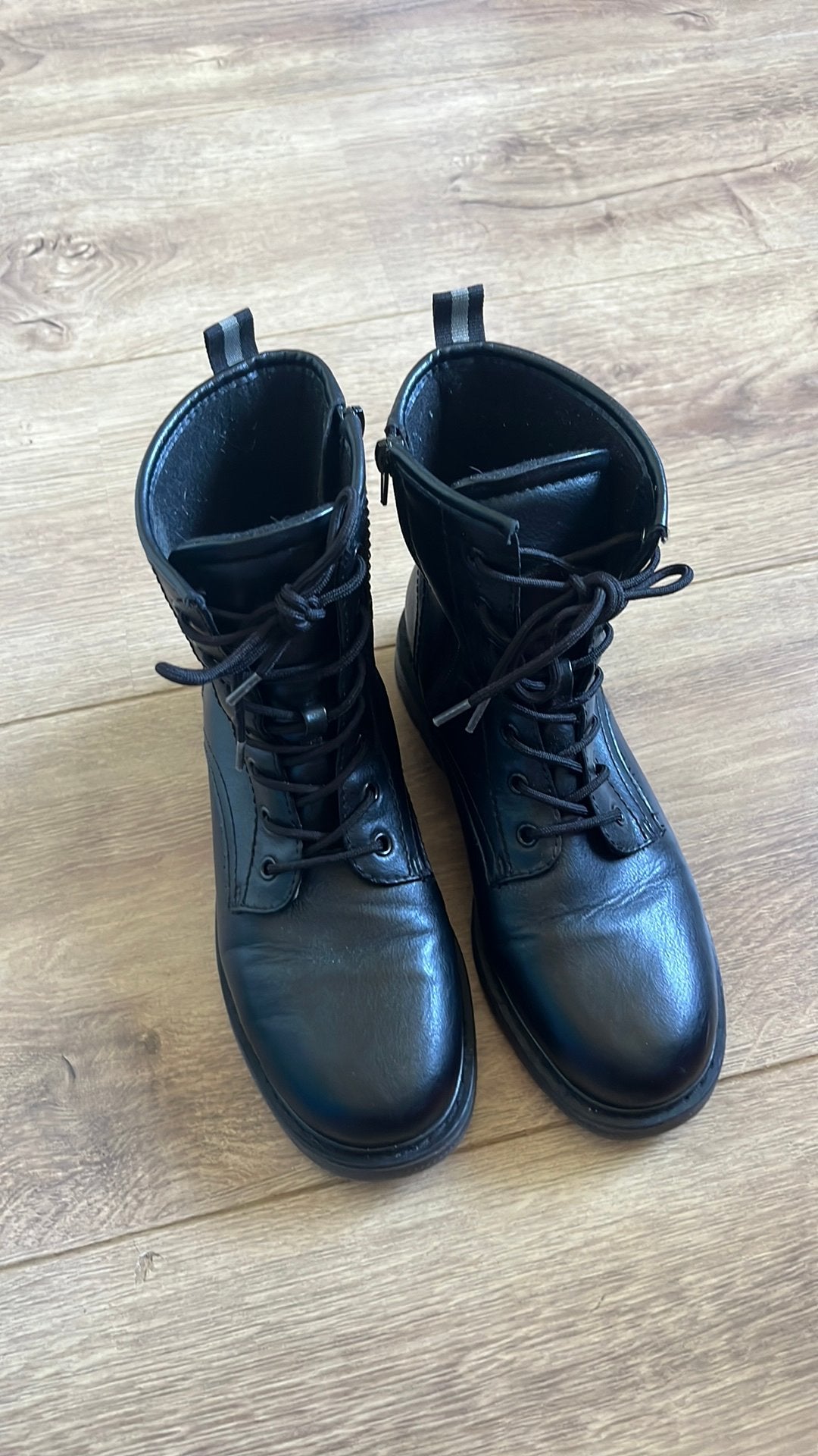Zwarte kisten, Ophalen of Verzenden, Zo goed als nieuw, Zwart, Sneakers of Gympen