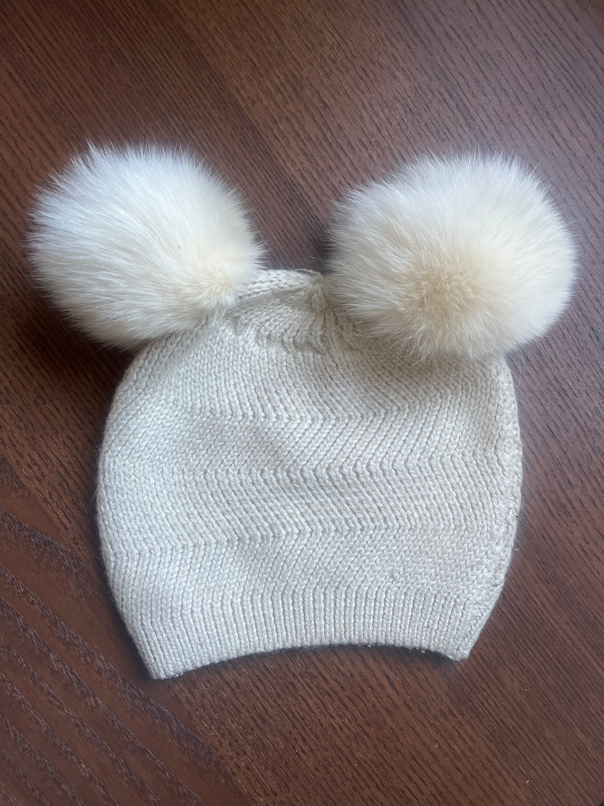 Fashion Muts voor kinderen met twee pompons van echt bont, Ophalen of Verzenden, Zo goed als nieuw, Muts