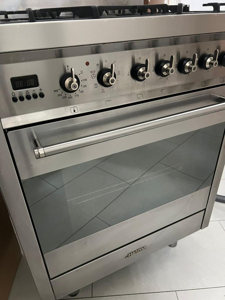 Smeg gasfornuis 5 pits 70cm, Witgoed en Apparatuur, Fornuizen, Ophalen, 60 cm of meer, Zo goed als nieuw, Gas