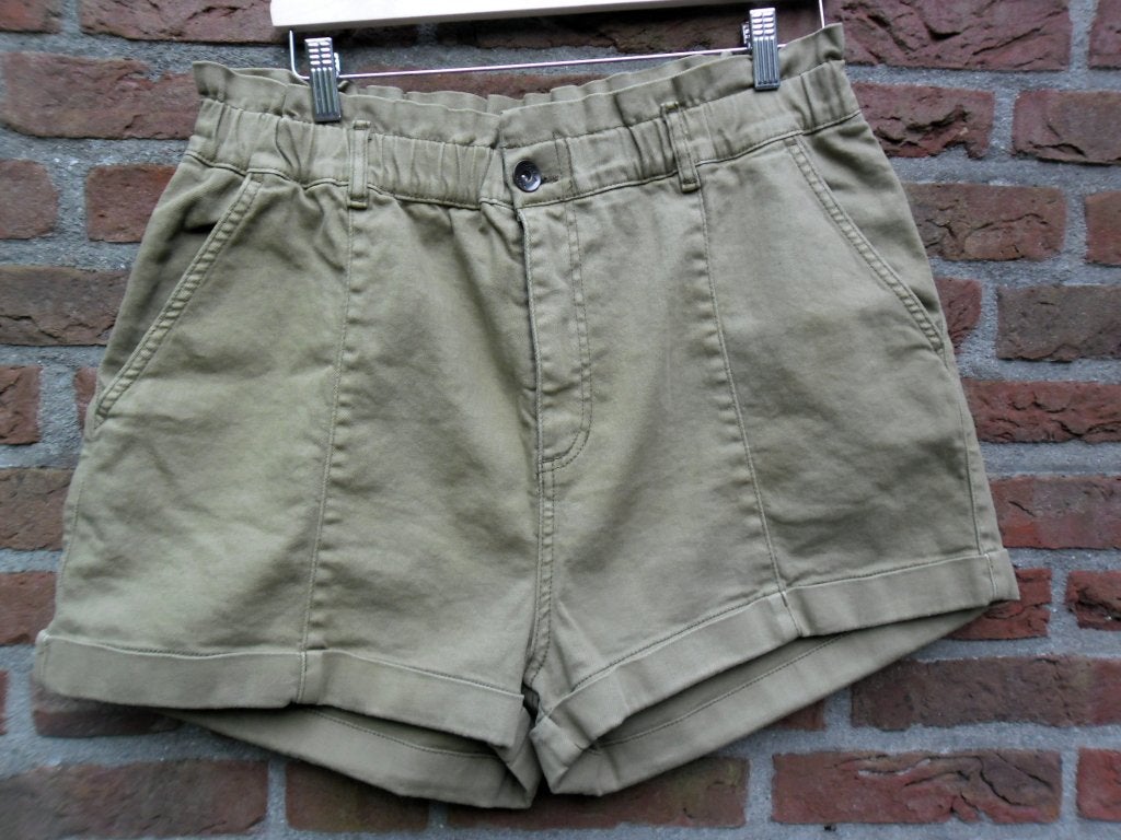 Army green nieuwe Elvira stoere korte broek maat 44, Kort, Maat 42/44 (L), Nieuw, Ophalen of Verzenden