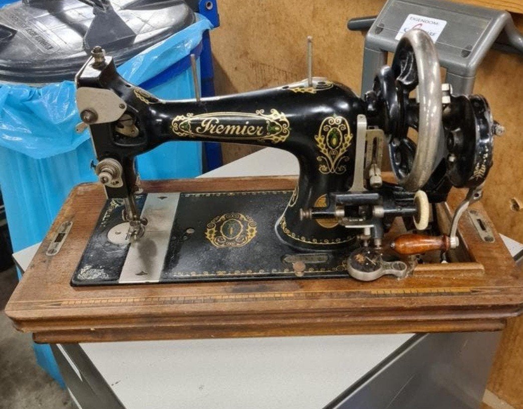 Antieke Premier Handnaaimachine uit 1930 - Werkend, Antiek en Kunst, Antiek | Naaimachines, Ophalen of Verzenden