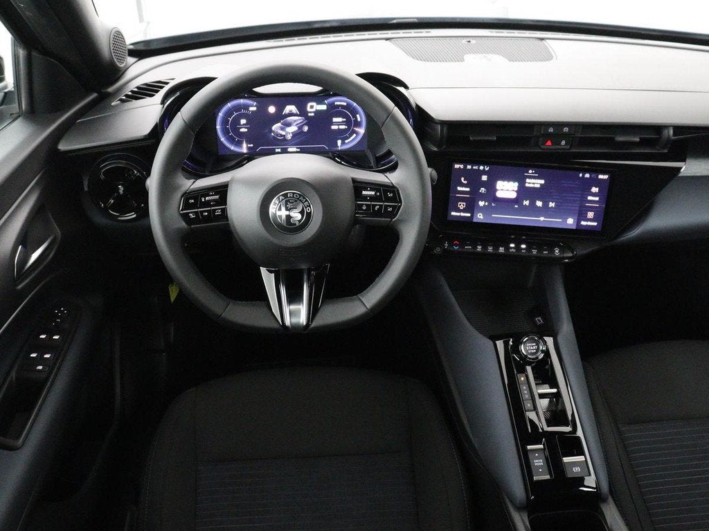 Alfa Romeo Junior Elettrica 54 kWh | SOH 97,3% | Adaptive cr, 413 km, Stof, Gebruikt, Parkeersensor