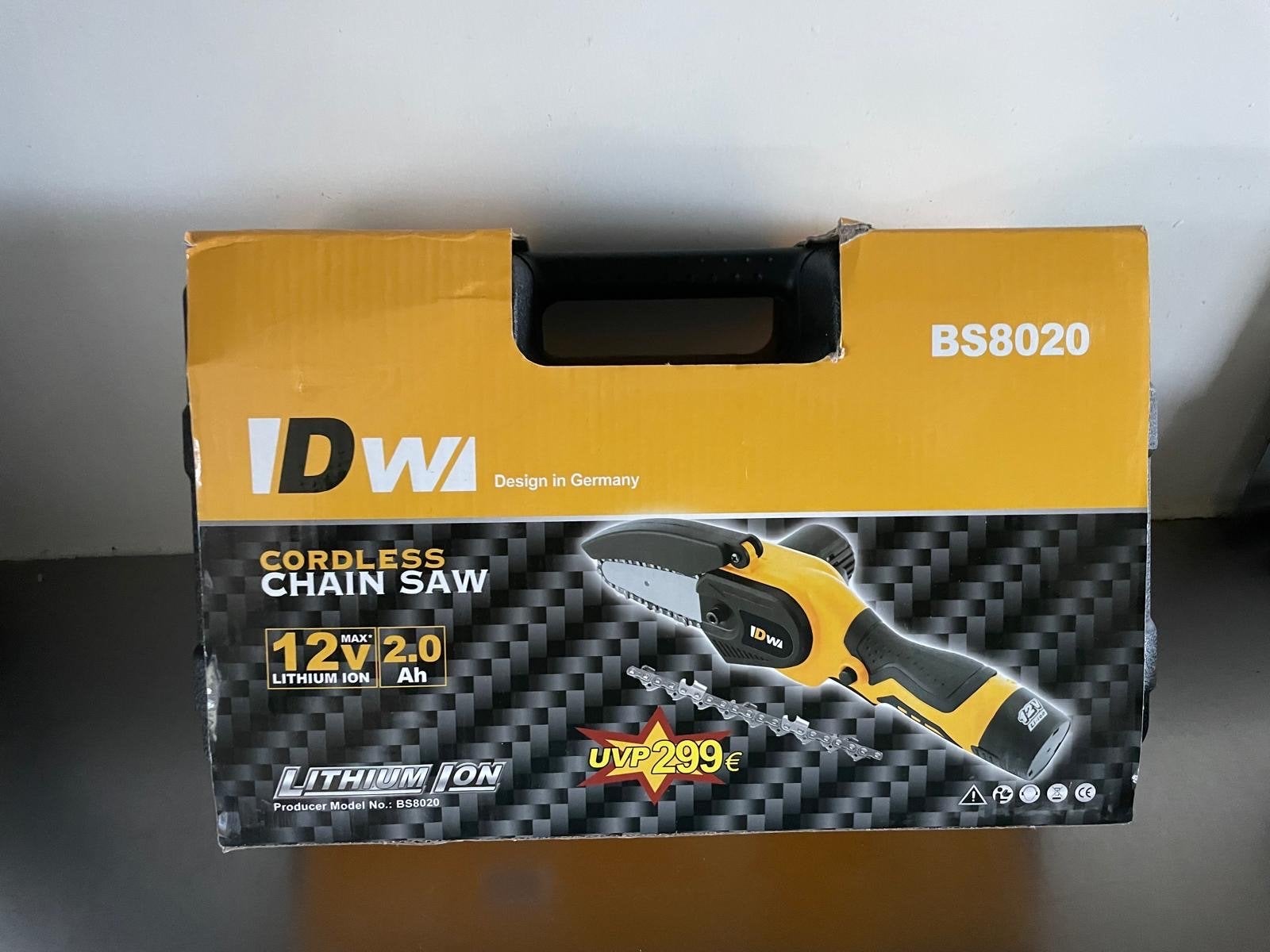DW-chainsaw 12V Accu Kettingzaag met Lader en 2 Accu's, Ophalen of Verzenden, Zo goed als nieuw, Kettingzaag