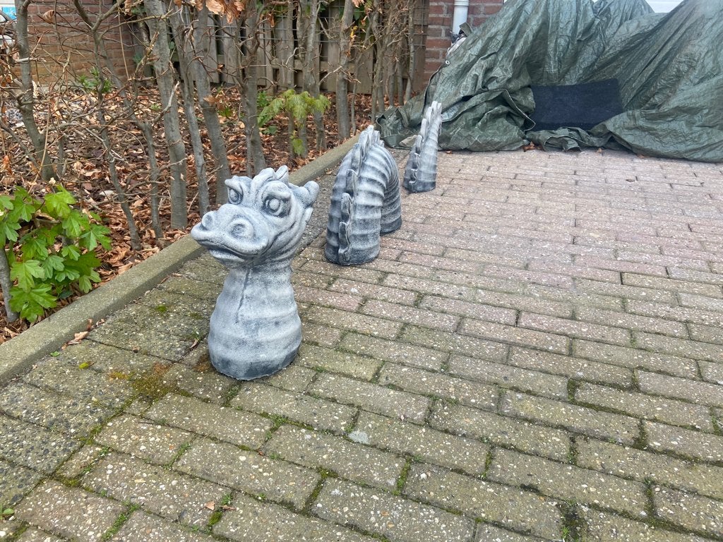 3 Delige Draak , hoogte 40cm, Tuin en Terras, Tuinbeelden, Ophalen, Nieuw, Beton, Dierenbeeld