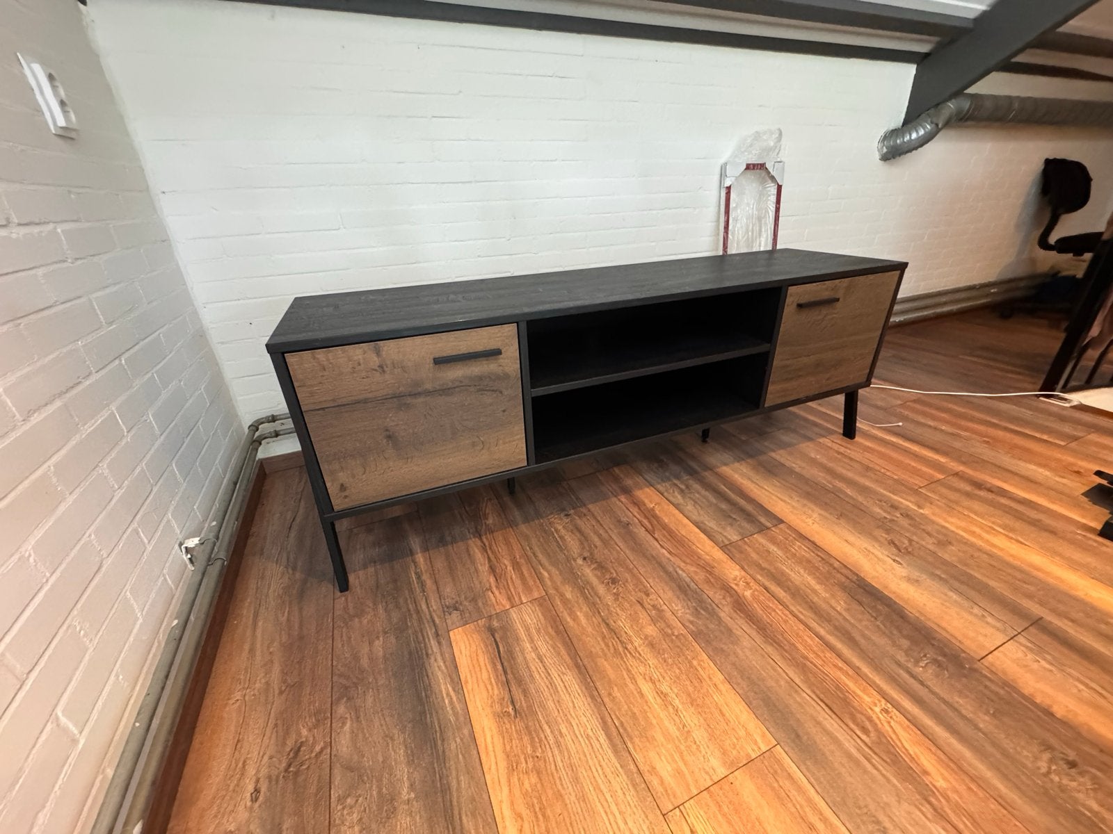 Modern TV meubel 180x70x50 cm - Zwart met houtaccenten, Ophalen, 150 tot 200 cm, Zo goed als nieuw, Minder dan 100 cm