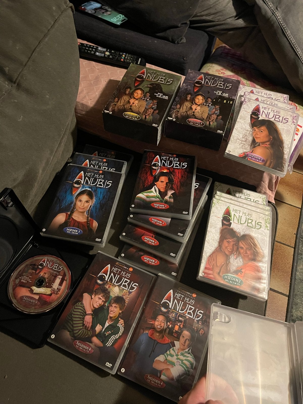 Het Huis Anubis DVD Boxen - mist laatste dvd seizoen 4, Gebruikt, Seizoen 1, Ophalen of Verzenden, Vanaf 6 jaar
