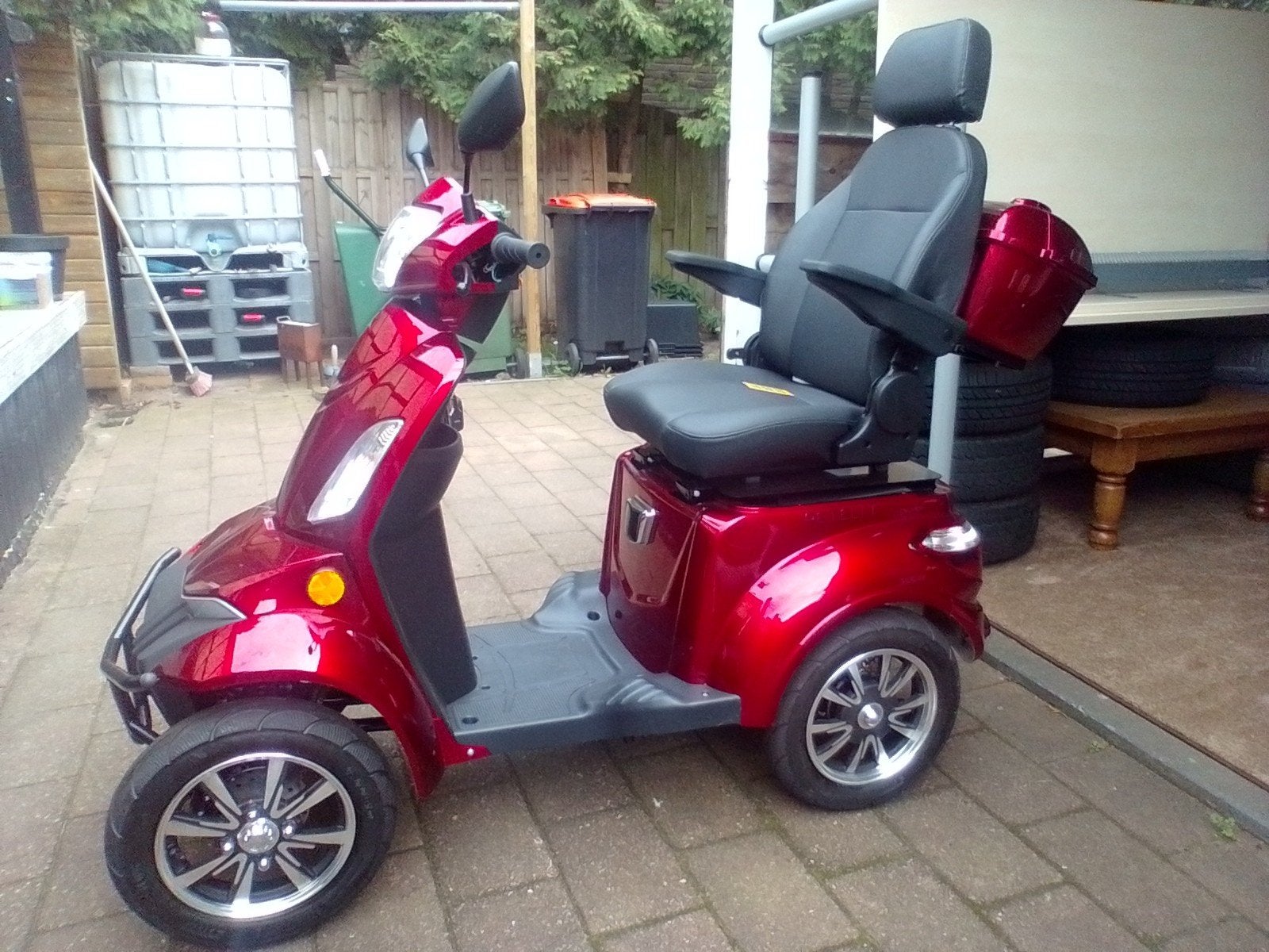 Scootmobiel van 2995,- voor 1100,-, Ophalen, Zo goed als nieuw, 16 t/m 25 km, 16 km/u of meer