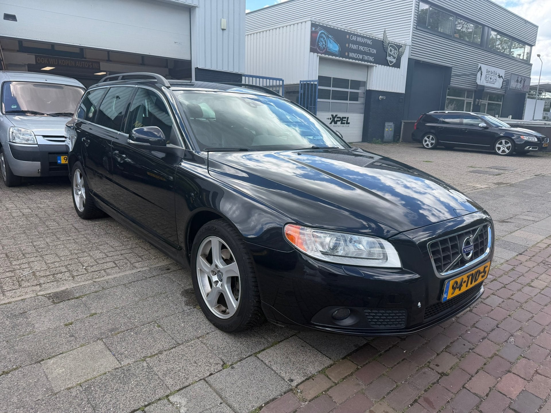 Volvo V70 1.6 T4 Limited Edition, Gebruikt, 4 cilinders, Zwart, 84 €/maand