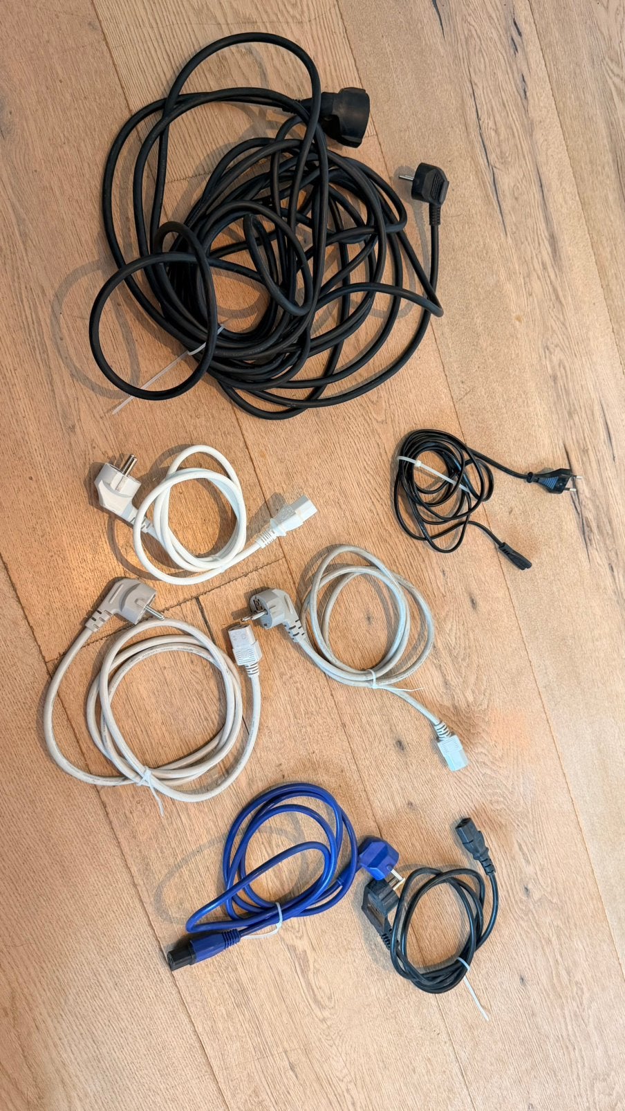 Partij stroomkabels 5x C13, verlengsnoer 5m, C7 kabel, Ophalen of Verzenden, Zo goed als nieuw, Minder dan 2 meter, Overige kabels