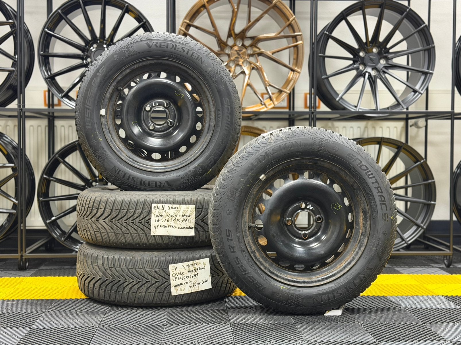 15 INCH RENAULT CLIO MEGANE SCENIC WINTERSET A MERK 6MM €200, Ophalen, 15 inch, Banden en Velgen, 185 mm