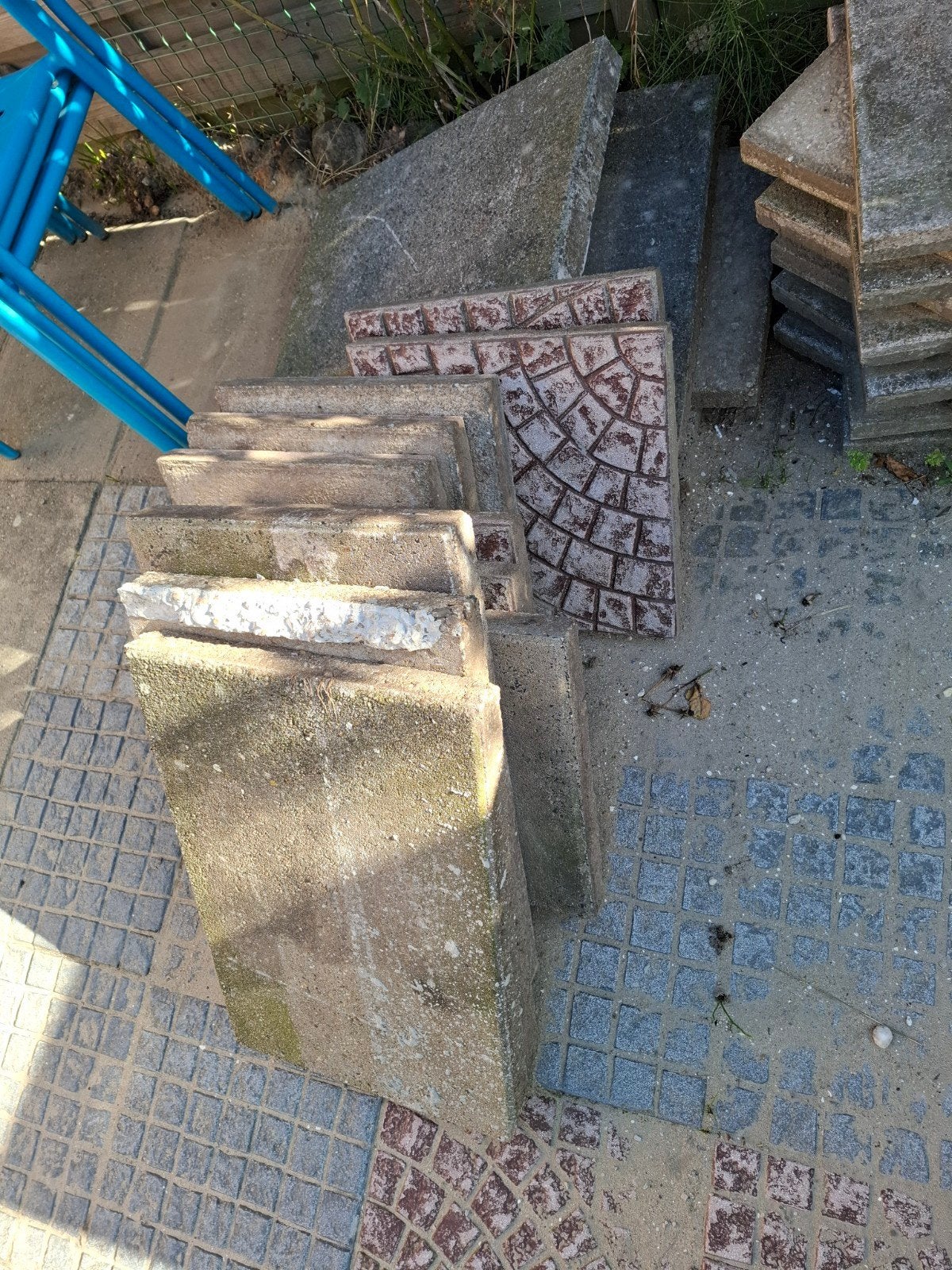 GRATIS gebruikte terrastegels, Ophalen, Gebruikt, Minder dan 5 m², Beton