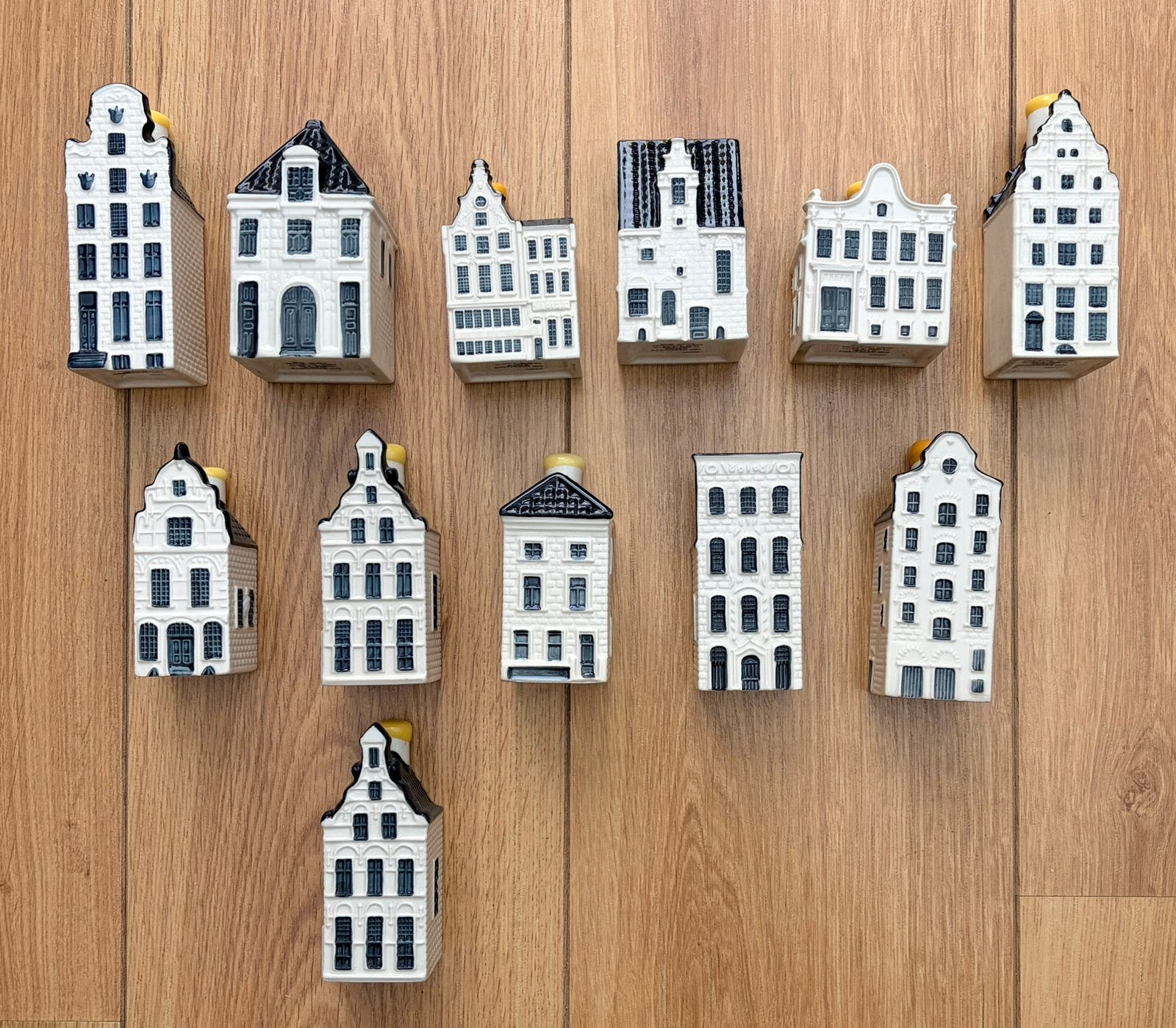 KLM-huisjes (12 stuks), Verzamelen, KLM Huisjes, Ophalen, Nieuw, Gevuld