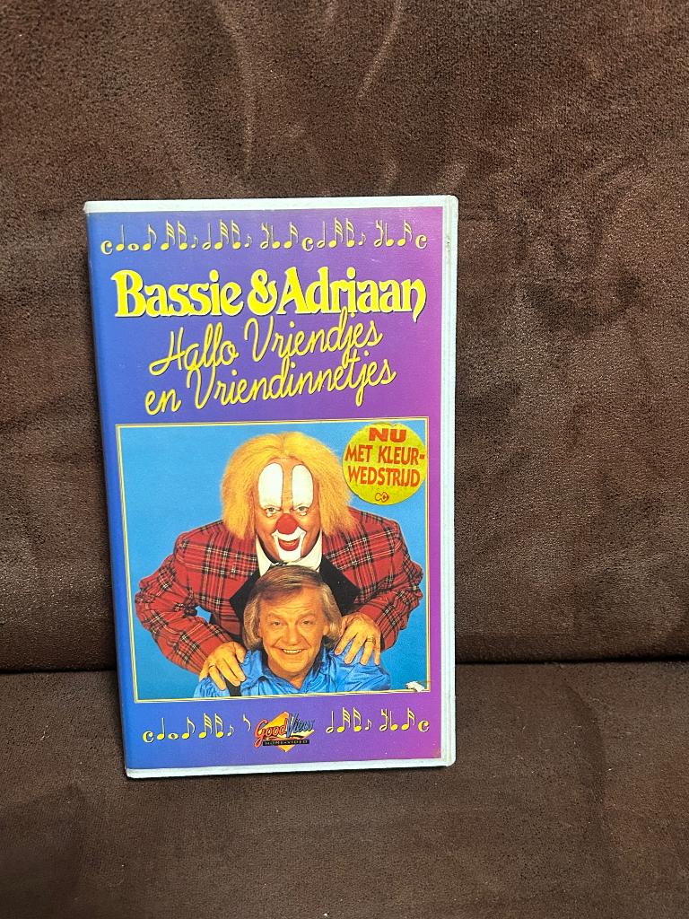 Bassie & Adriaan - Hallo Vriendjes (VHS, 1994), Cd's en Dvd's, VHS | Kinderen en Jeugd, Alle leeftijden, Kinderprogramma's en -films