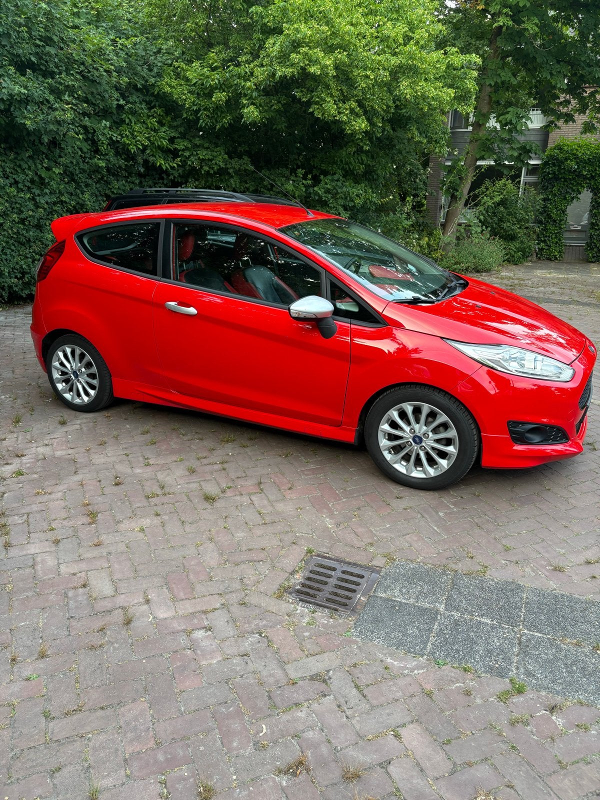 Ford Fiësta 1.0 125PK 3DR 2014 Rood, Auto's, Voorwielaandrijving, Euro 5, 125 pk, 40 €/maand